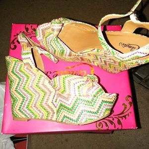 Candie's Calainey Multicolor Front Chevron Knot Wedge Sandals